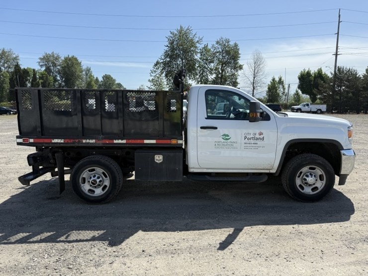 2016-gmc-sierra-2500-image-3