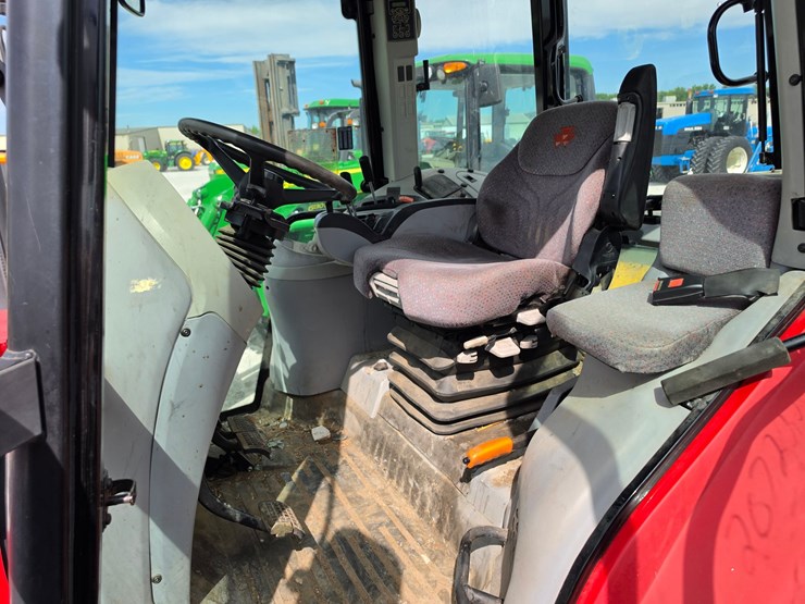 2005-massey-ferguson-6465-image-6