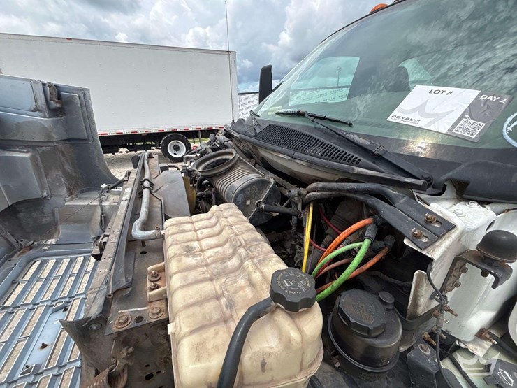 2008-gmc-c8500-t/a-dump-truck-image-10