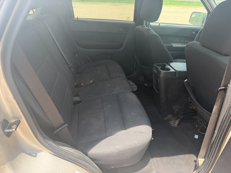 2010-ford-escape-image-6