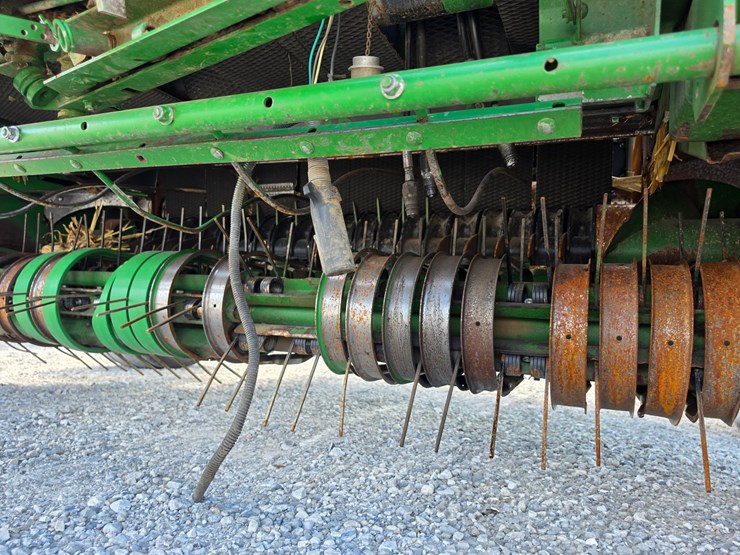 2003-john-deere-567-image-13