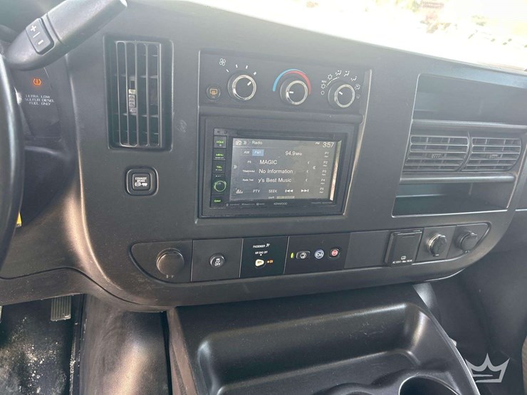 2017-chevrolet-express-2500-image-15