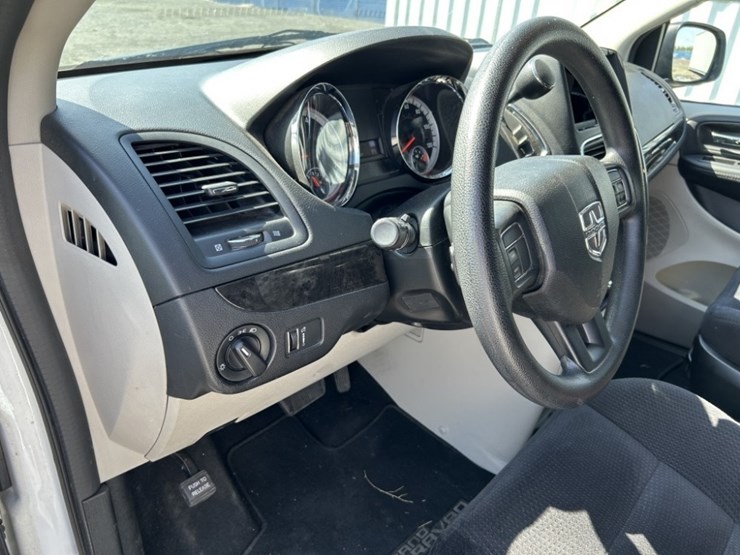 2014-dodge-grand-caravan-image-19