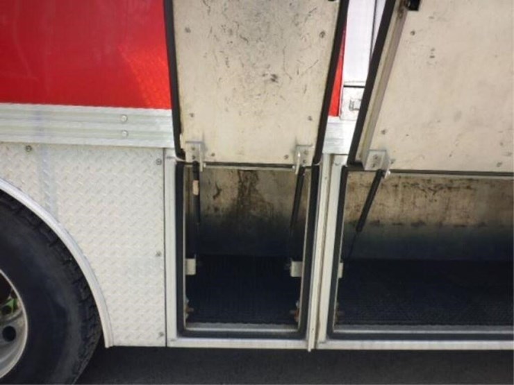 2005-gmc-t8500-image-44