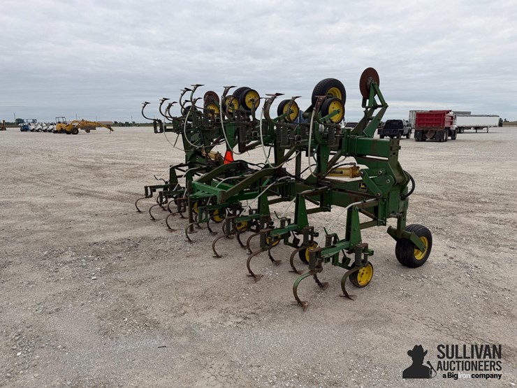 john-deere-845-image-5