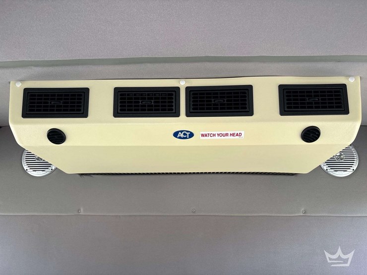 2017-ford-e350-image-21