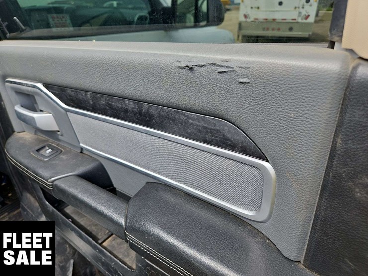 2020-dodge-2500-image-24