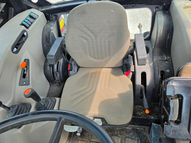 2022-case-ih-farmall-75a-image-11