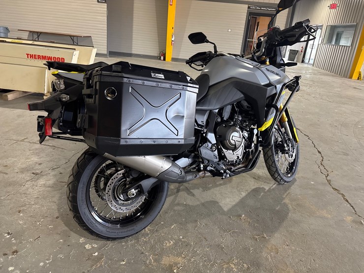 #23988-•-2023-suzuki-dl800de-image-3