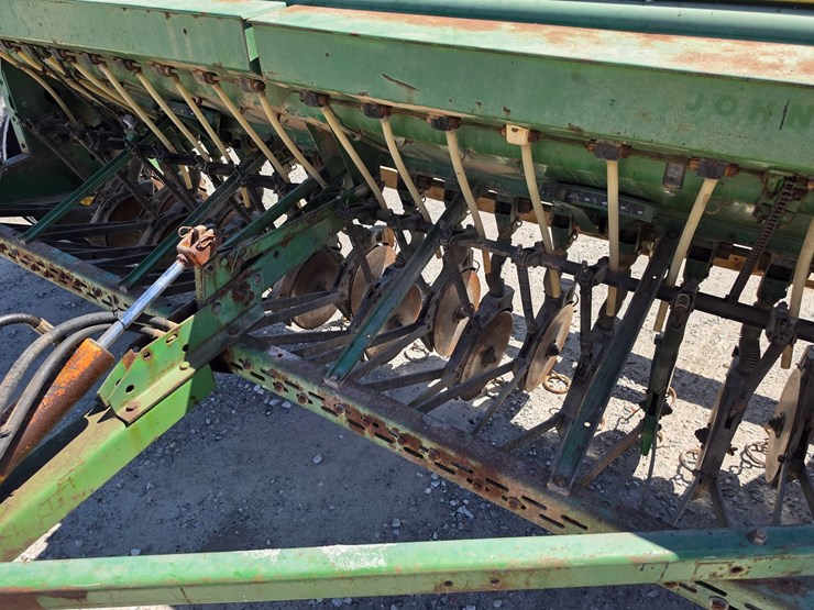 john-deere-8300-image-3