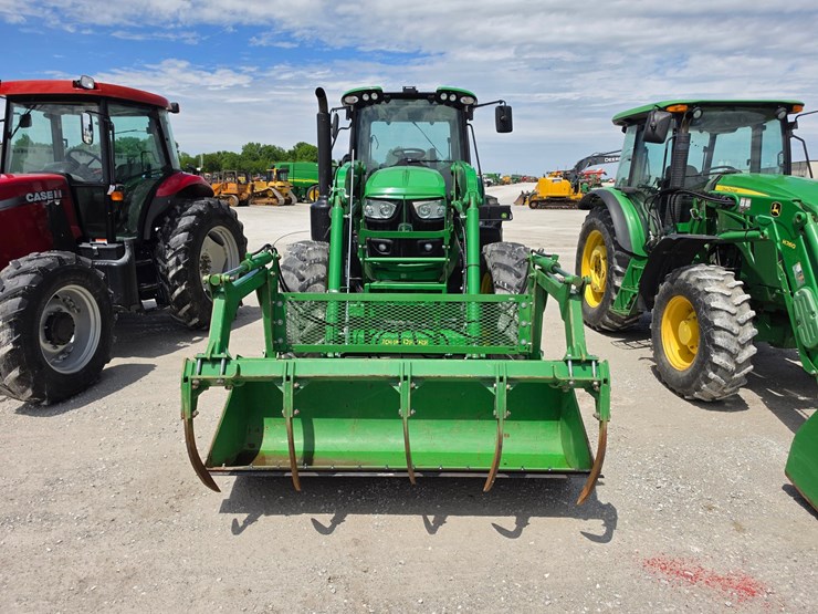2023-john-deere-6145m-image-2