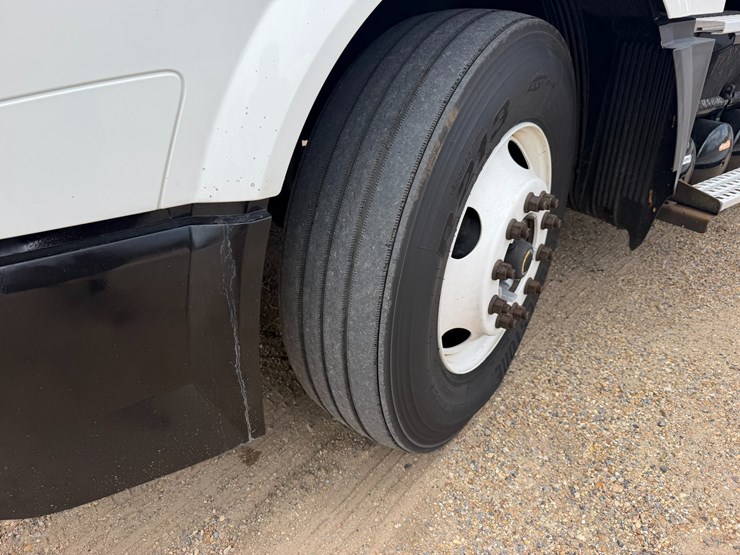 #16283-•-2014-volvo-truck-image-9