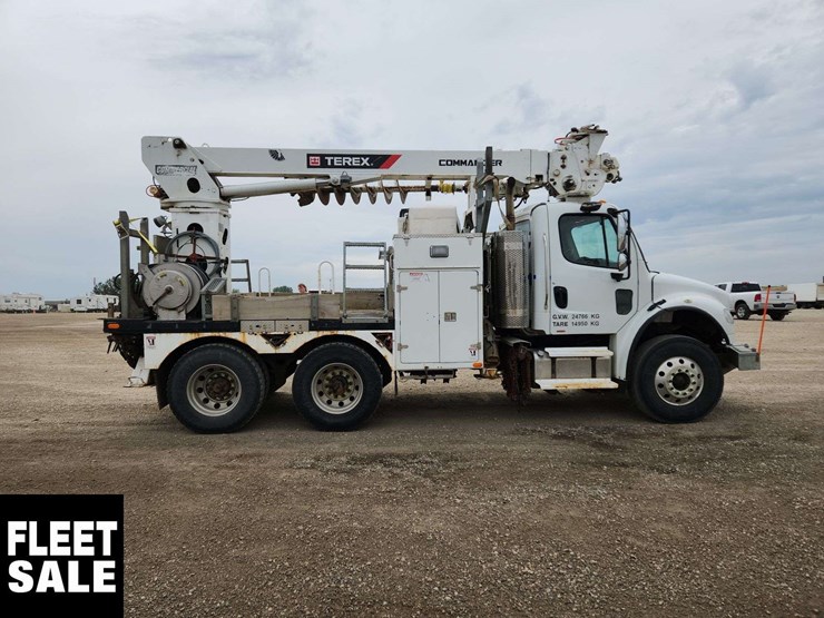 2013-freightliner-m2-106-image-8