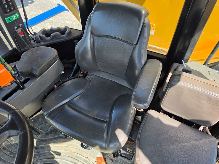 #205941-•-2014-agco-rg1300-spreader-image-6