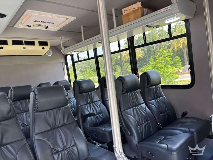 2017-ford-e350-image-17