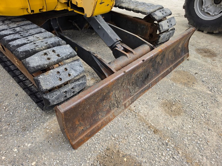 2013-komatsu-pc88mr-8-image-22