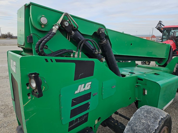 2016-jlg-8042-image-16