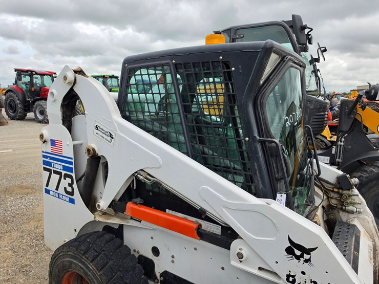 2002-bobcat-773g-image-13