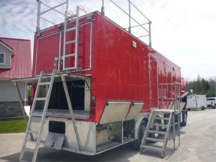2005-gmc-t8500-image-37
