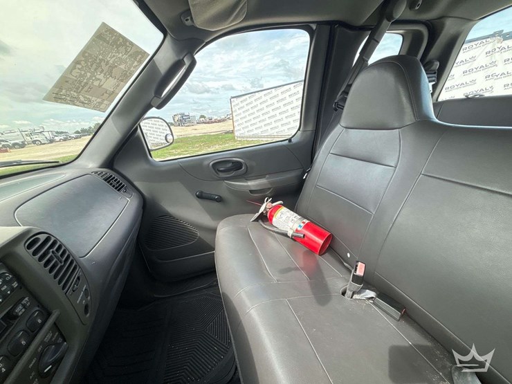 2004-ford-f150-image-17