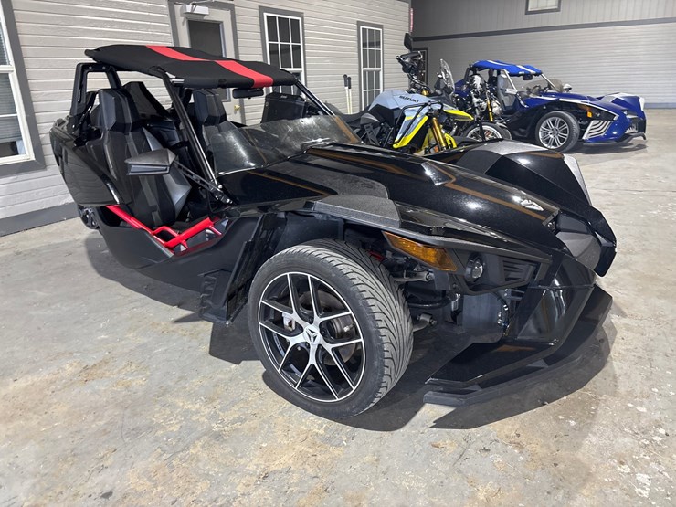 #23984-•-2016-polaris-slingshot-image-2