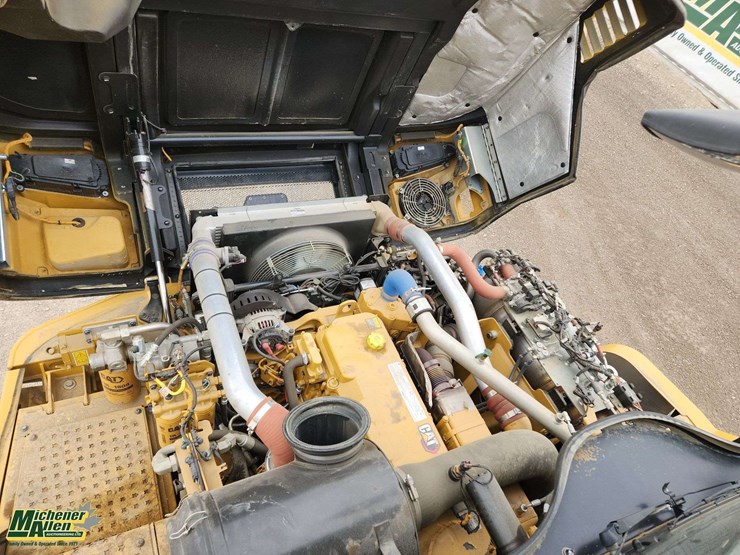 2022-caterpillar-730-image-19