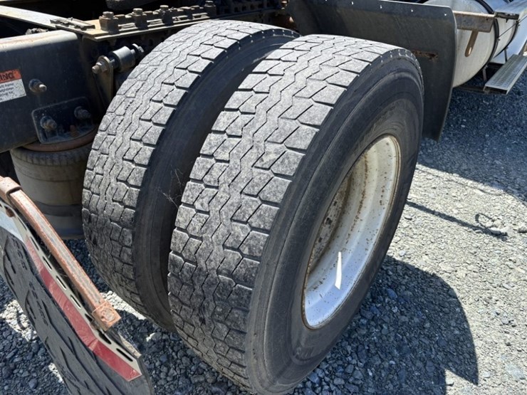 2006-freightliner-columbia-s/a-truck-tractor-image-11