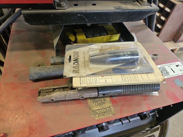 lincoln-electric-dc-400-electric-welder-image-7