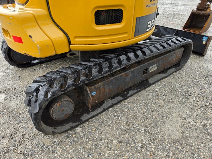 2020-deere-35g-image-17