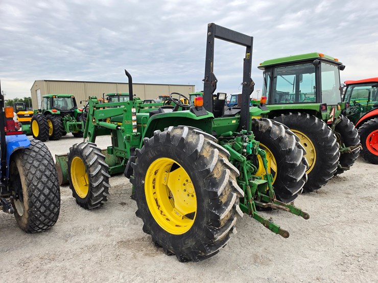2000-john-deere-6210-image-12
