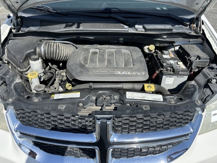 2011-dodge-grand-caravan-image-35