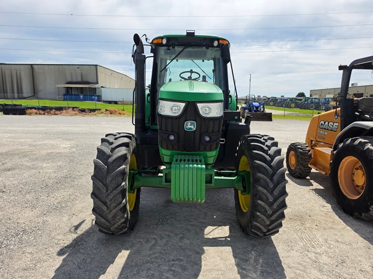 2014-john-deere-6140m-image-2