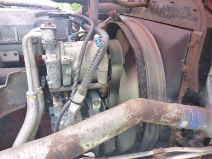 2005-gmc-t8500-image-26