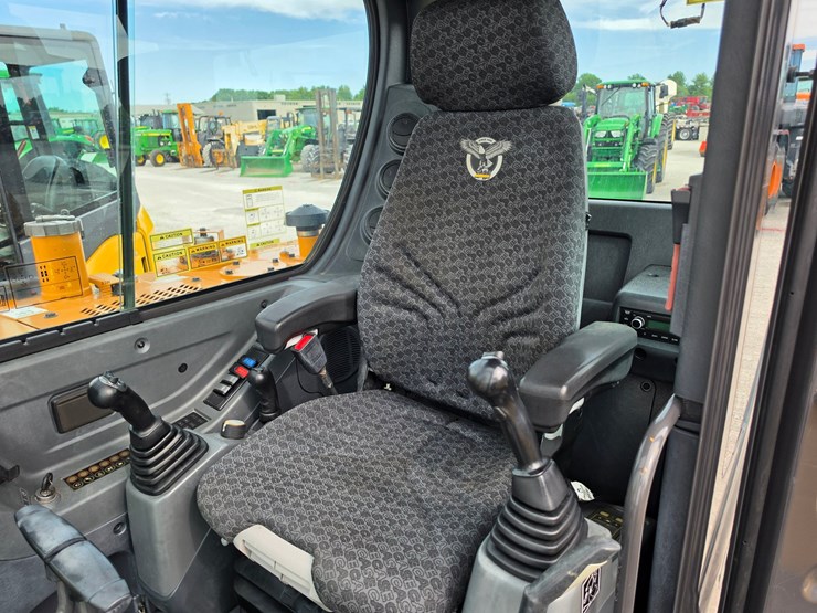 2018-case-cx57c-image-8