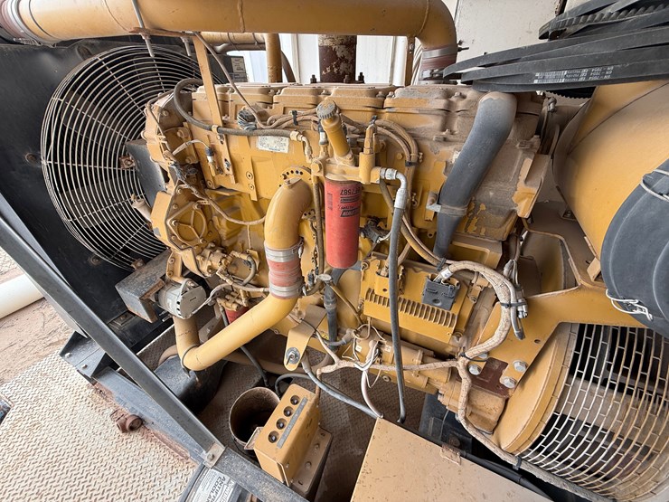 2012-caterpillar-c15-image-16
