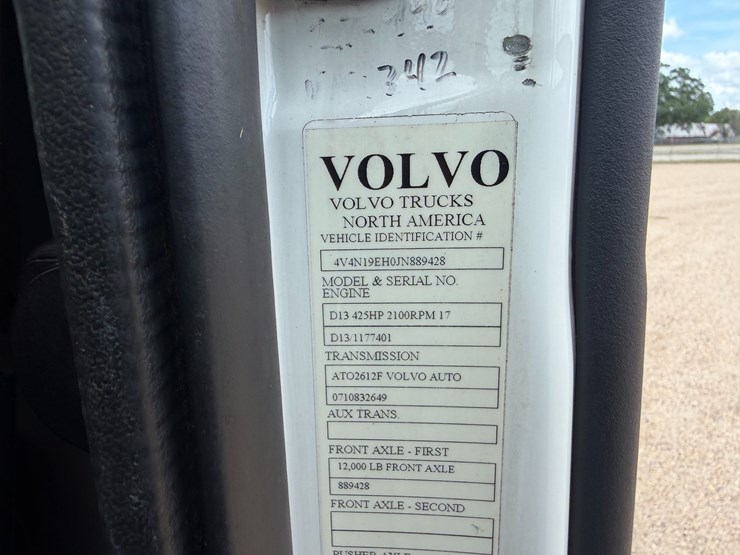 #16284-•-2018-volvo-truck-image-11