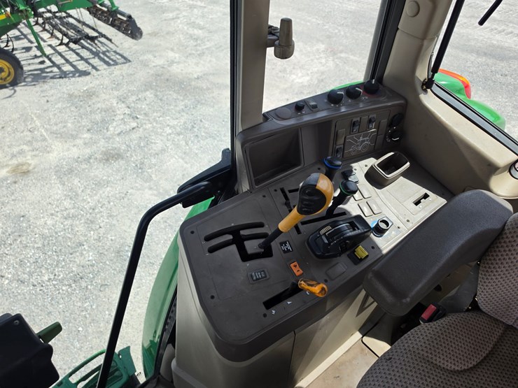 2014-john-deere-6140m-image-8