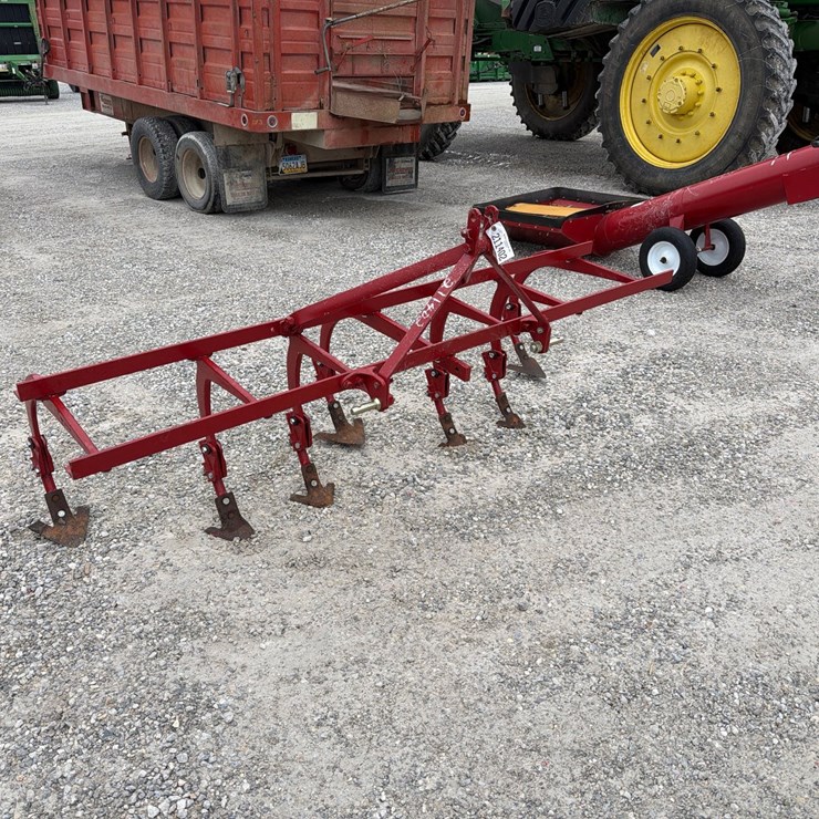 #211402 • Ford Cultivator