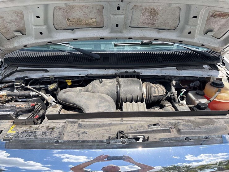 2017-ford-e350-image-8