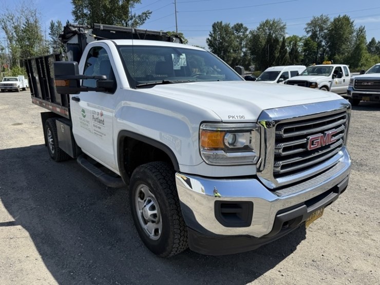 2016-gmc-sierra-2500-image-2