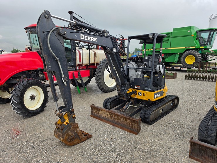 2020-deere-35g-image-1