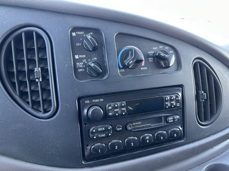 2002-ford-e250-image-21