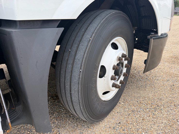 #16283-•-2014-volvo-truck-image-8