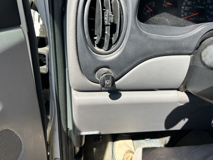 2002-ford-e250-image-25
