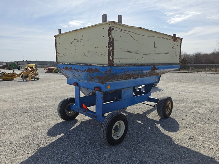 #205816-•-dmi-gravity-wagon-image-5
