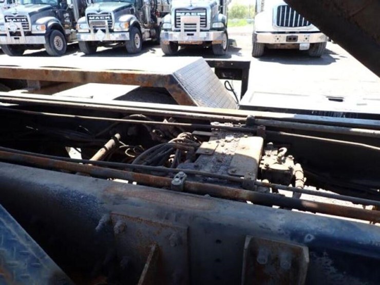 2015-mack-granite-gu813-image-96