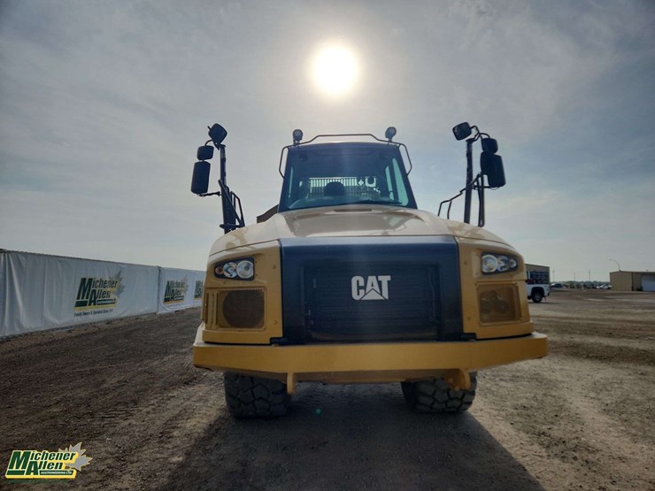 2017-caterpillar-730-image-8