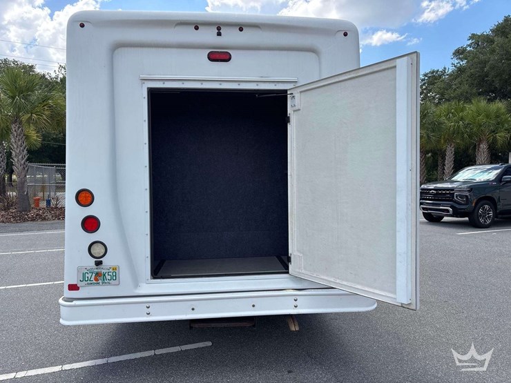 2017-ford-e350-image-27