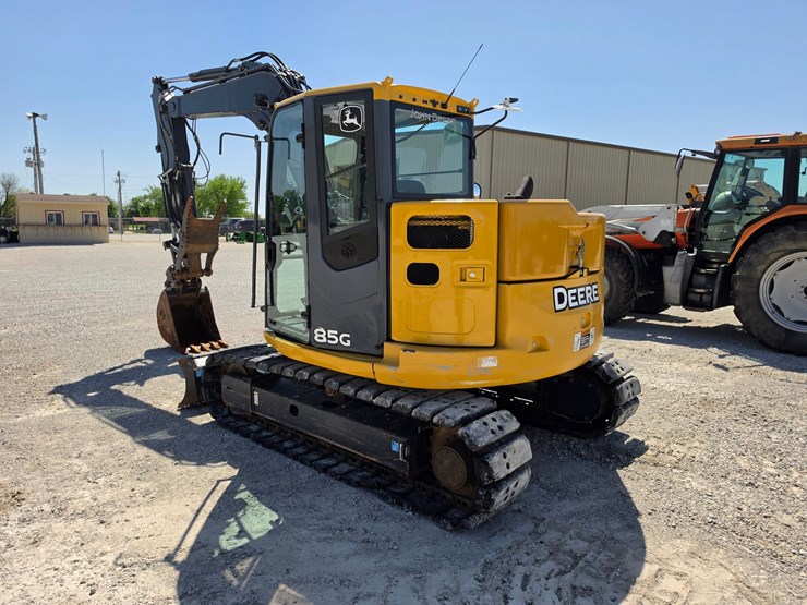 2018-deere-85g-image-14