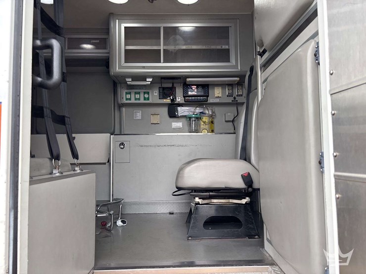 2007-freightliner-m2-106-image-20